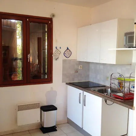 With One Bedroom In Pietranera With Wonderful Sea View And Terrace Appartement *